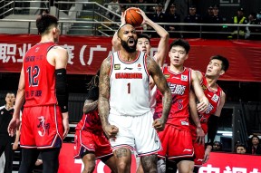 亚博体育官网-窗口期突围战来临；广州队围绕德甲回应争议；更衣室稳定；轮换策略成焦点的简单介绍-亚博体育官网